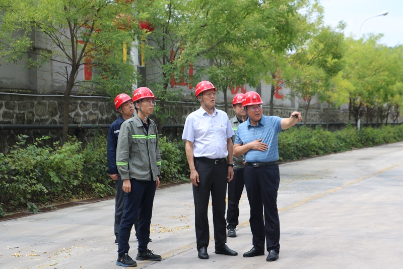 強(qiáng)管理 激活力 提質(zhì)效 拓市場——陜西建材科技公司黨委書記、董事長張超暉深入黃陵公司檢查指導(dǎo)工作